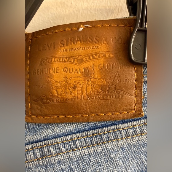 Levi’s Premium Wedgie Straight Jeans Light Wash 24 - Picture 10 of 14